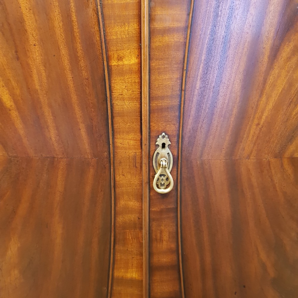 ANTIQUE EDWARDIAN BOW FRONT MAHOGANY DOUBKE WARDROBE BY WARING & GILLOWS C1900 View II
