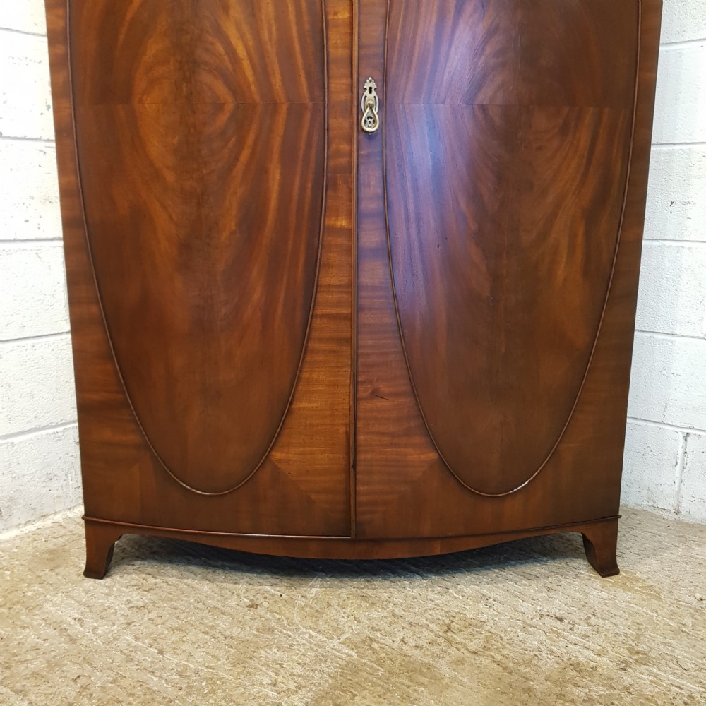 ANTIQUE EDWARDIAN BOW FRONT MAHOGANY DOUBKE WARDROBE BY WARING & GILLOWS C1900 View IV