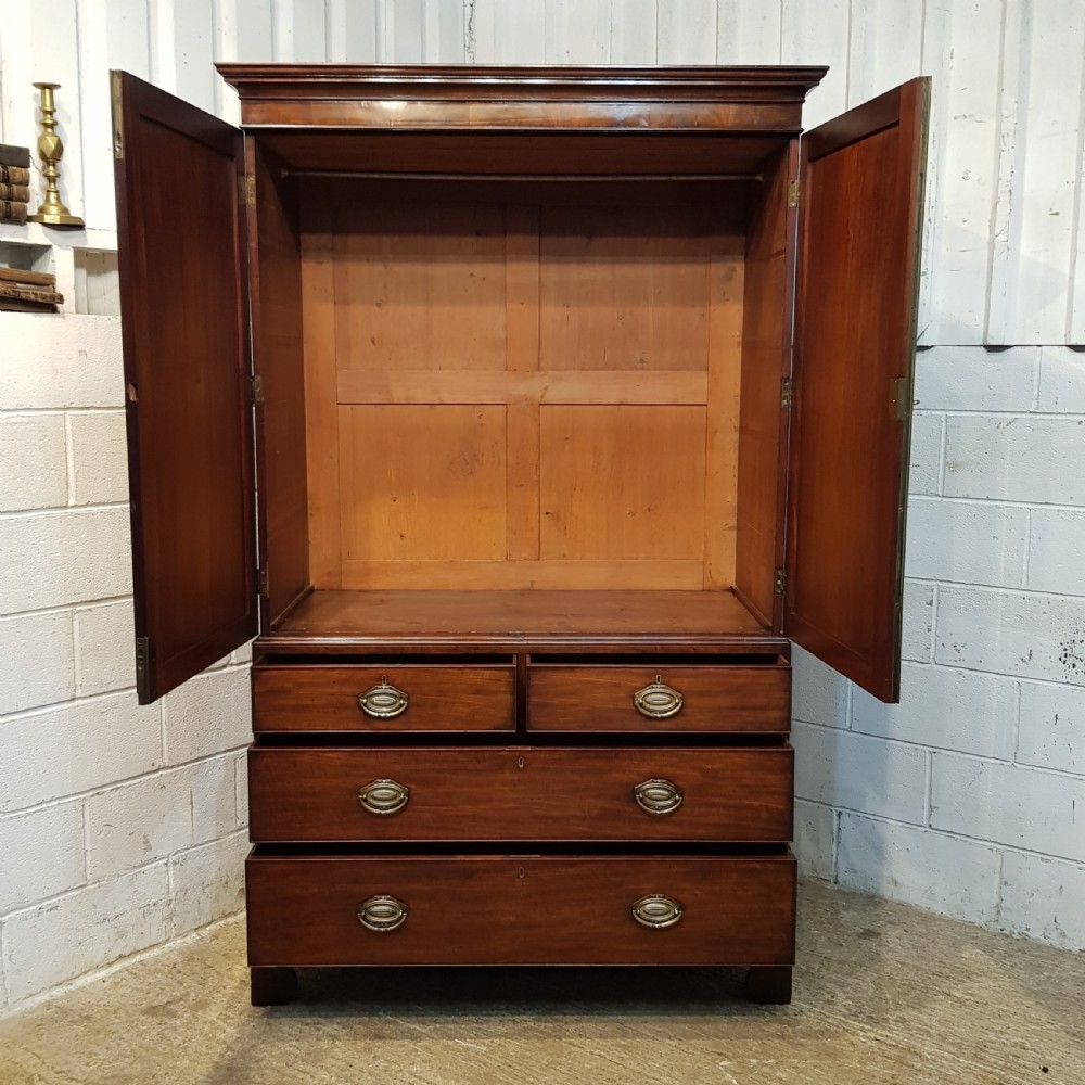 ANTIQUE 18TH CENTURY MAHOGANY PERIOD CLOTHES PRESS C1780 View VI