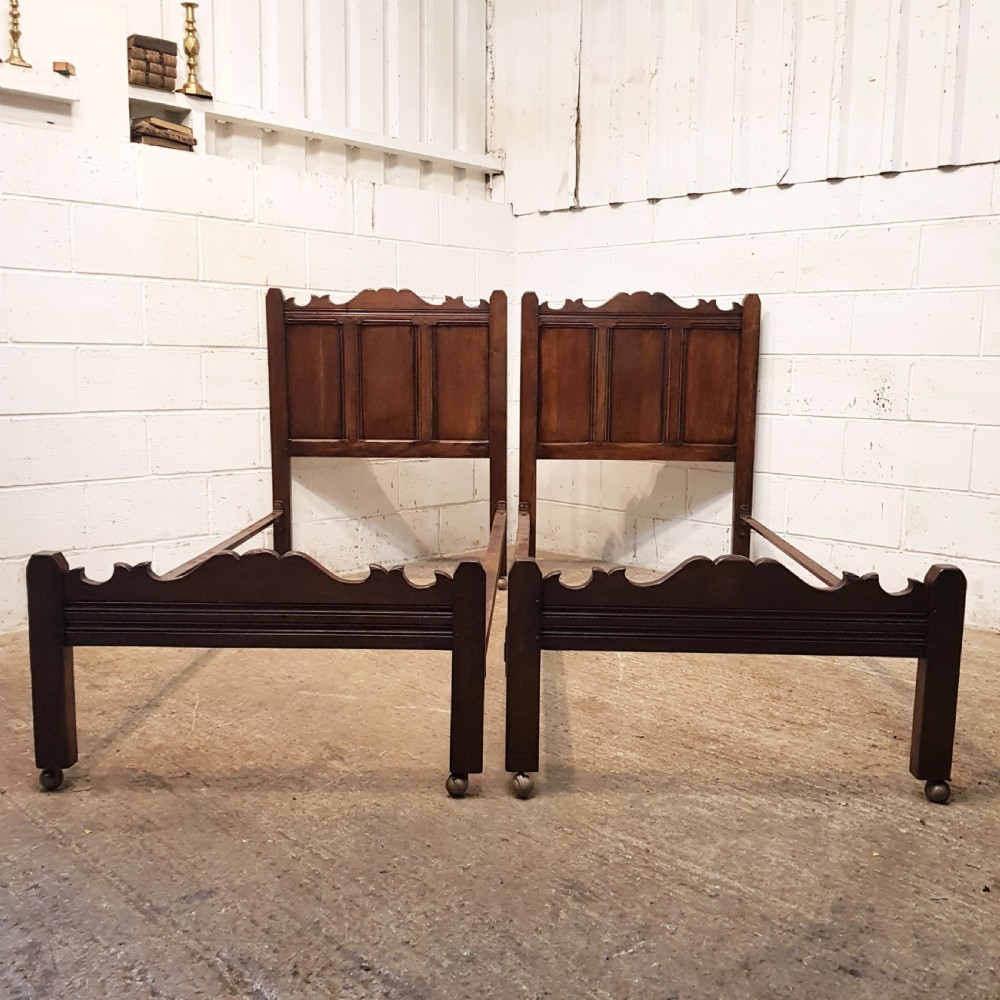 ANTIQUE PAIR EDWARDIAN GEORGIAN JOINED OAK SINGLE BEDS C1900