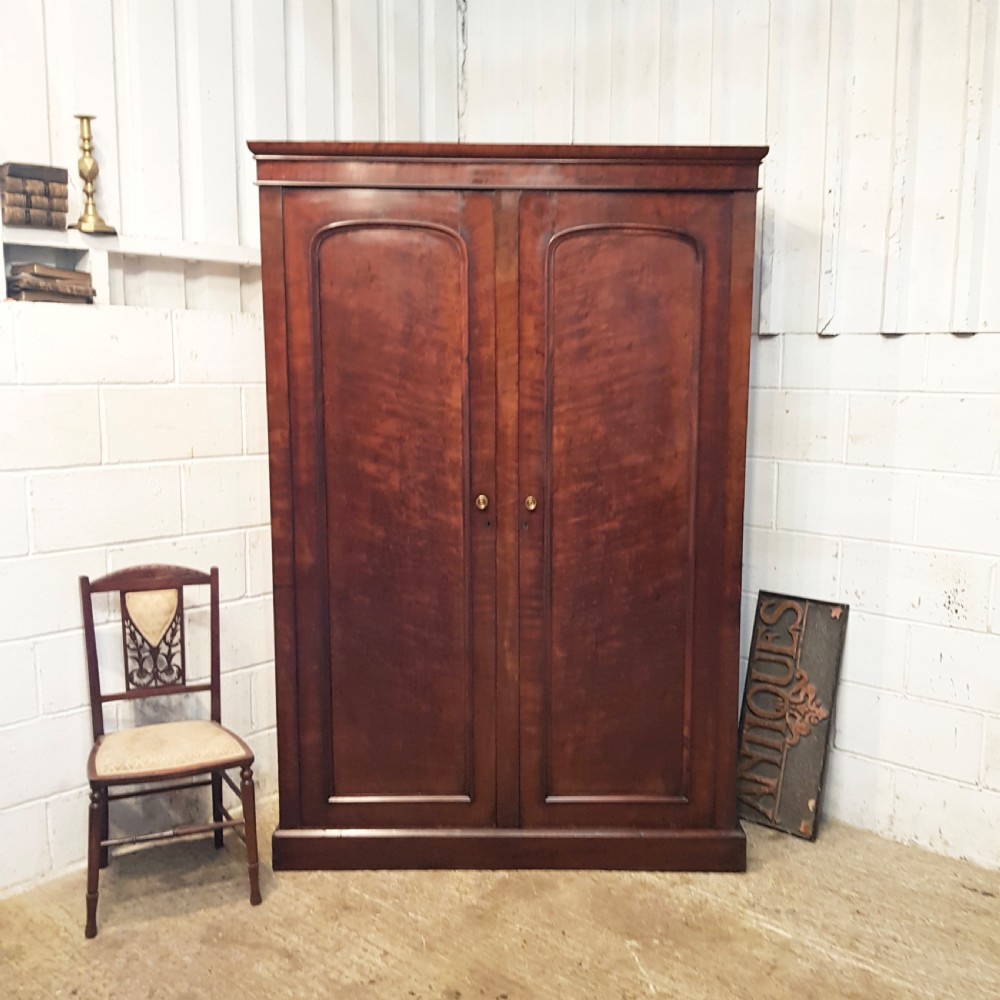 ANTIQUE VICTORIAN MAHOGANY DOUBKE WARDROBE C1880