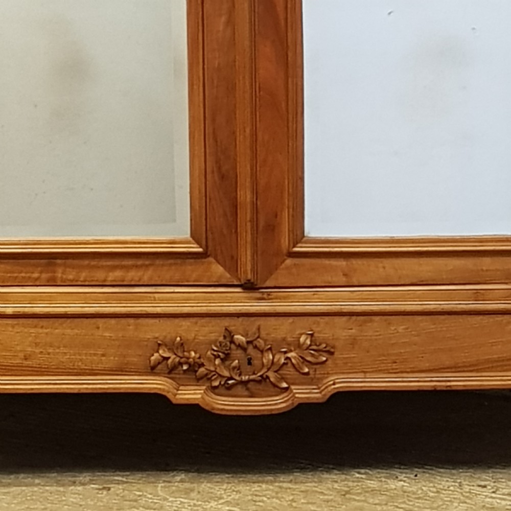 ANTIQUE 19TH CENTURY FRENCH WALNUT ARMOIRE C1880 View VII
