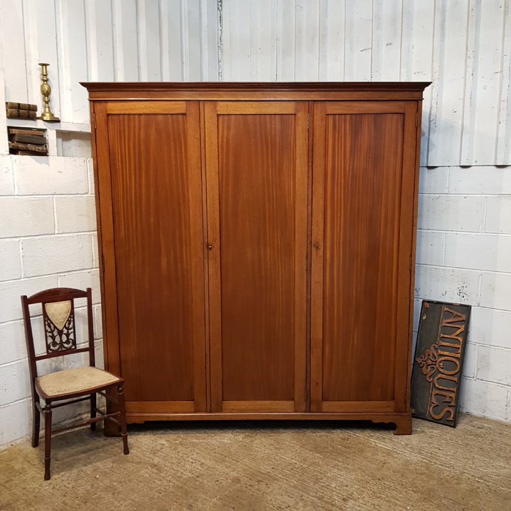 ANTIQUE EDWARDIAN MAHOGANY TRIPLE WARDROBE C1900