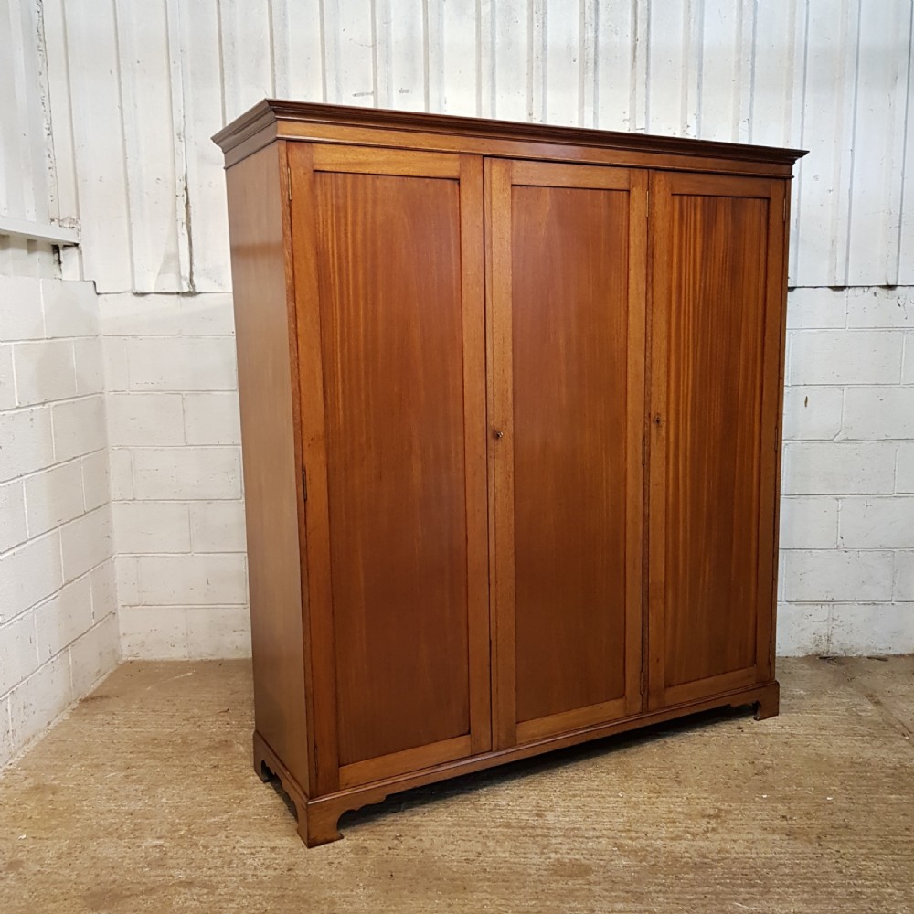ANTIQUE EDWARDIAN MAHOGANY TRIPLE WARDROBE C1900 View VII