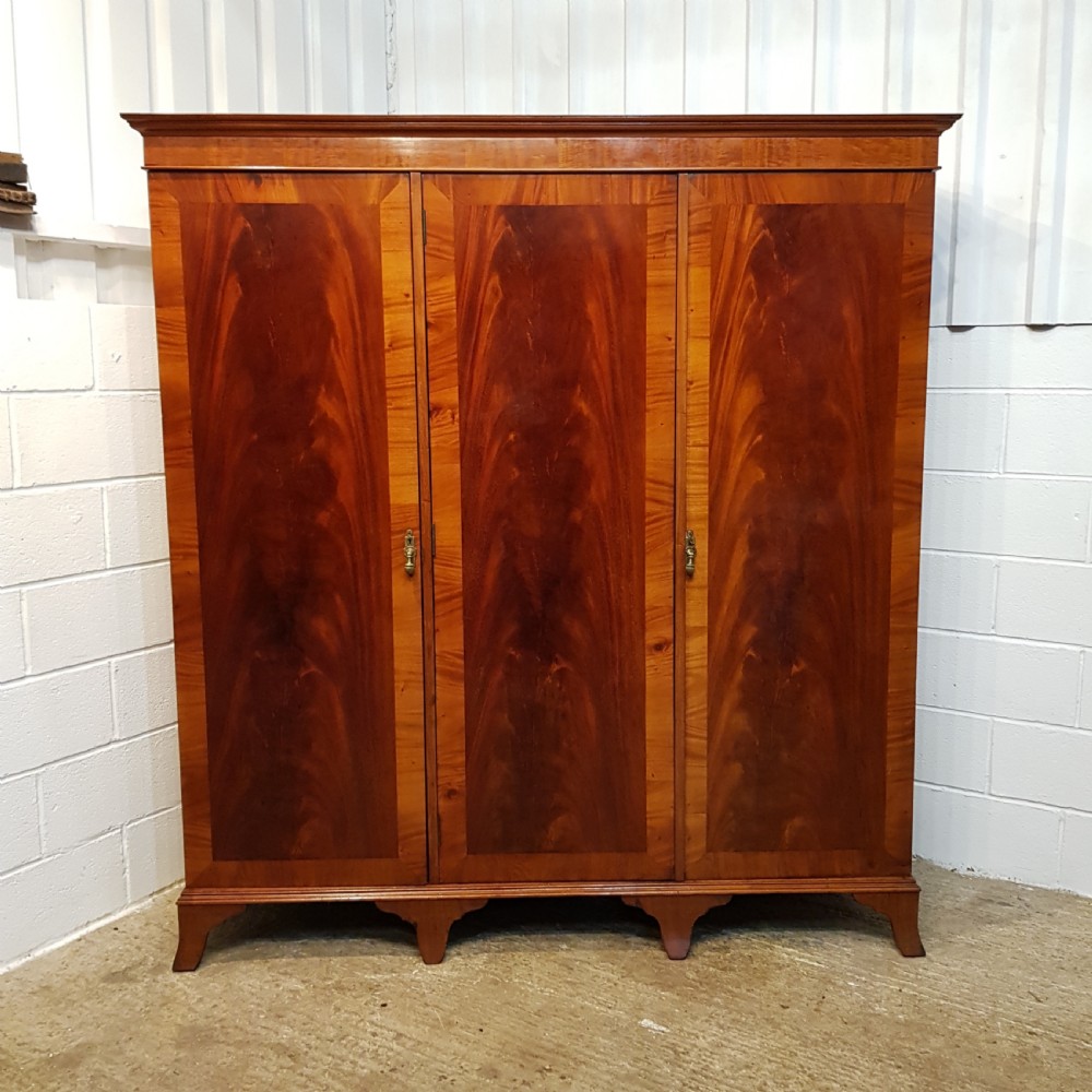 ANTIQUE EDWARDIAN FLAMED MAHOGANY TRIPLE WARDROBE C1900 View III