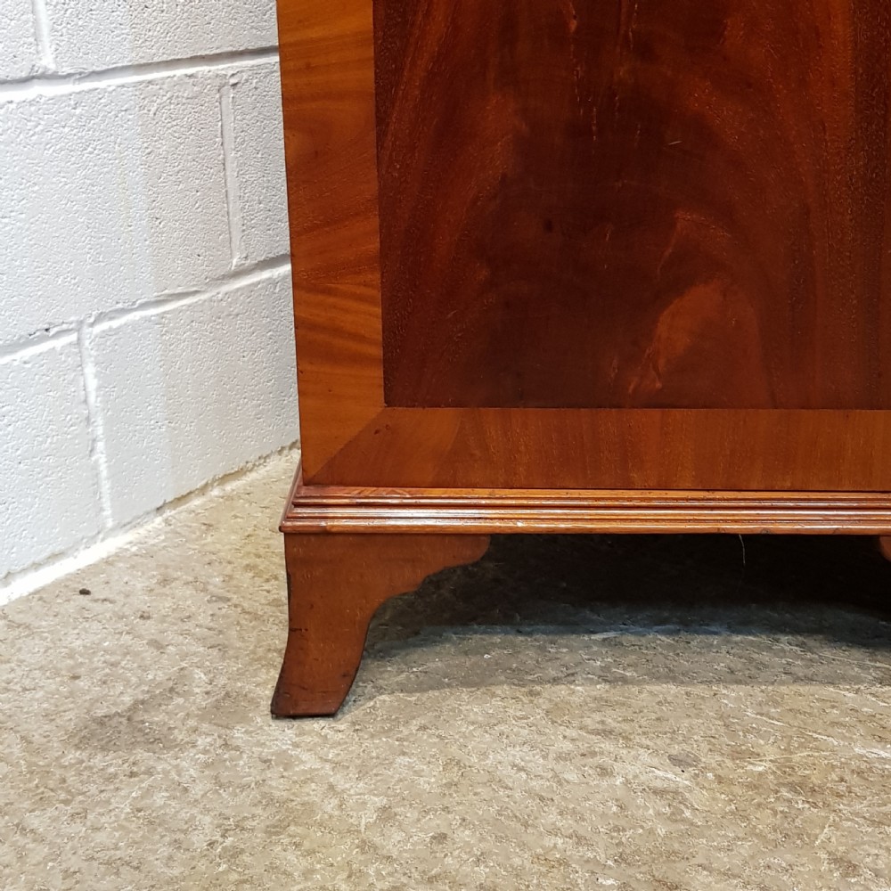 ANTIQUE EDWARDIAN FLAMED MAHOGANY TRIPLE WARDROBE C1900 View VIII