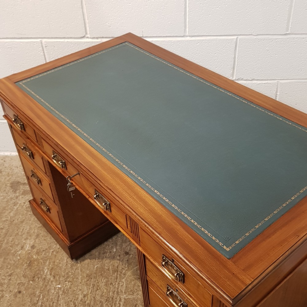 ANTIQUE LATE VICTORIAN WALNUT TWIN PEDESTAL LEATHER TOP DESK C1890 View VII
