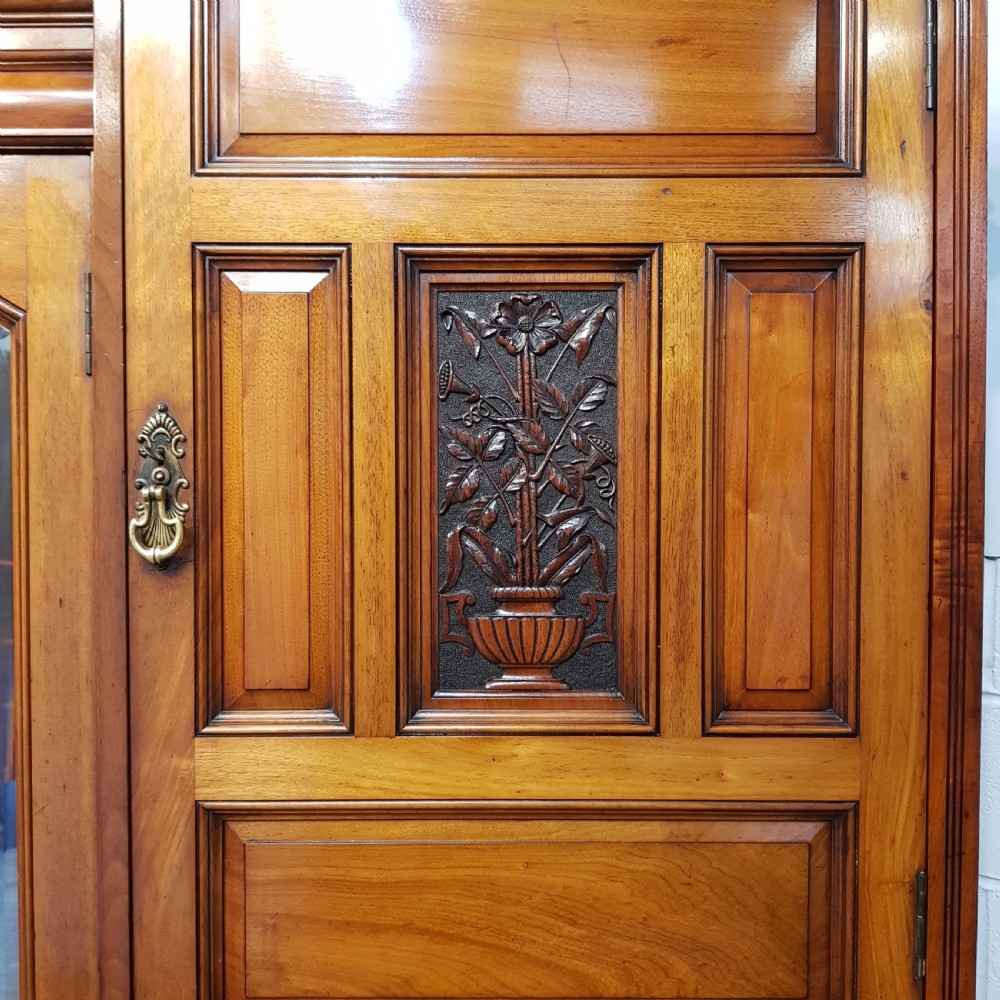 ANTIQUE LATE VICTORIAN WALNUT COMBINATION TRIPLE WARDROBE C1890 View II
