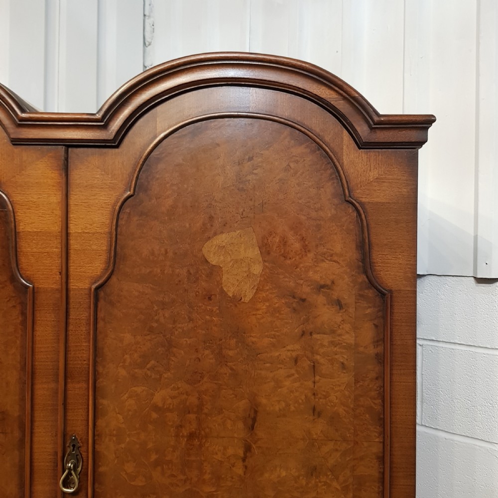 ANTIQUE BURR WALNUT DOUBKE WARDROBE C1920 View VI
