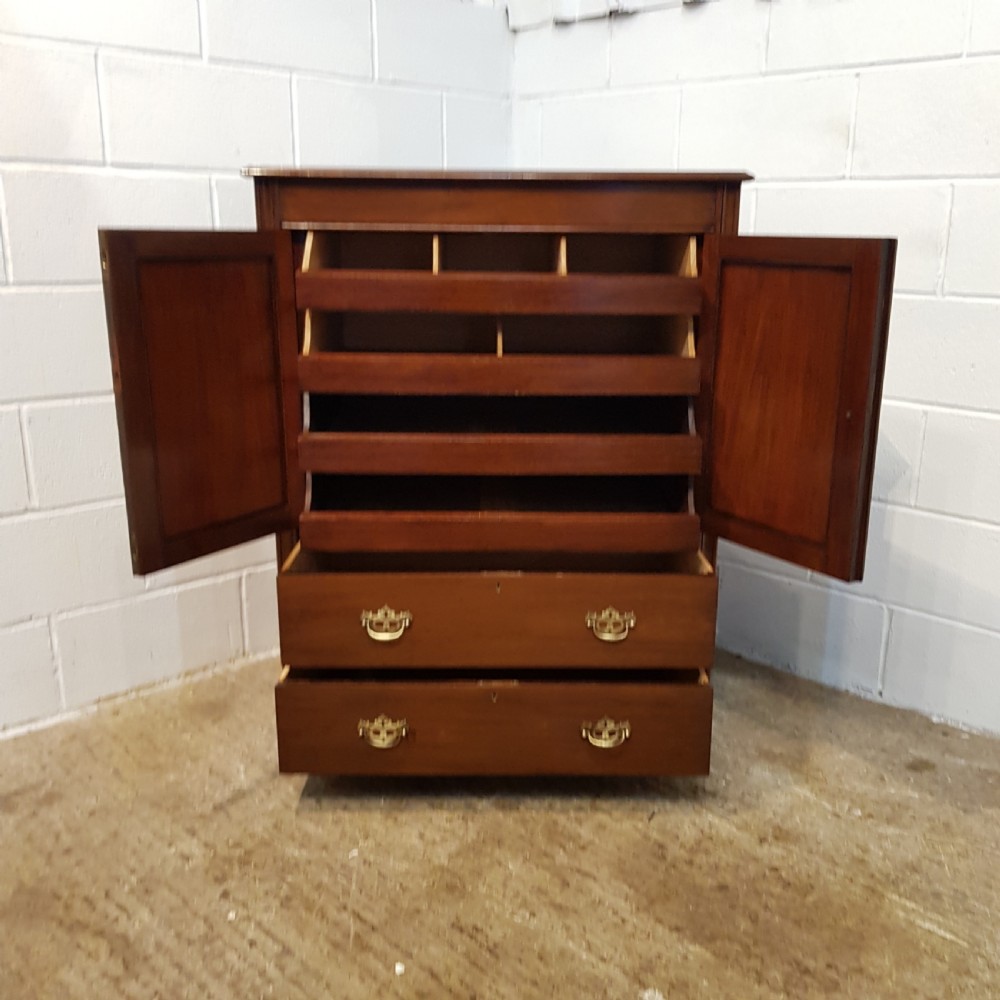 ANTIQUE VICTORIAN MAHOGANY GENTS LOW CLOTHES PRESS C1880 View VI