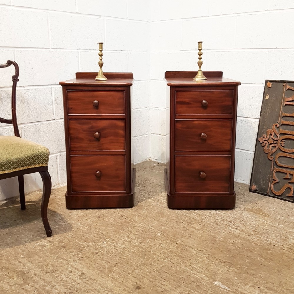SUPERB PAIR ANTIQUE VICTORIAN MAHOGANY BEDSIDE CHEST OF DRAWERS C1880