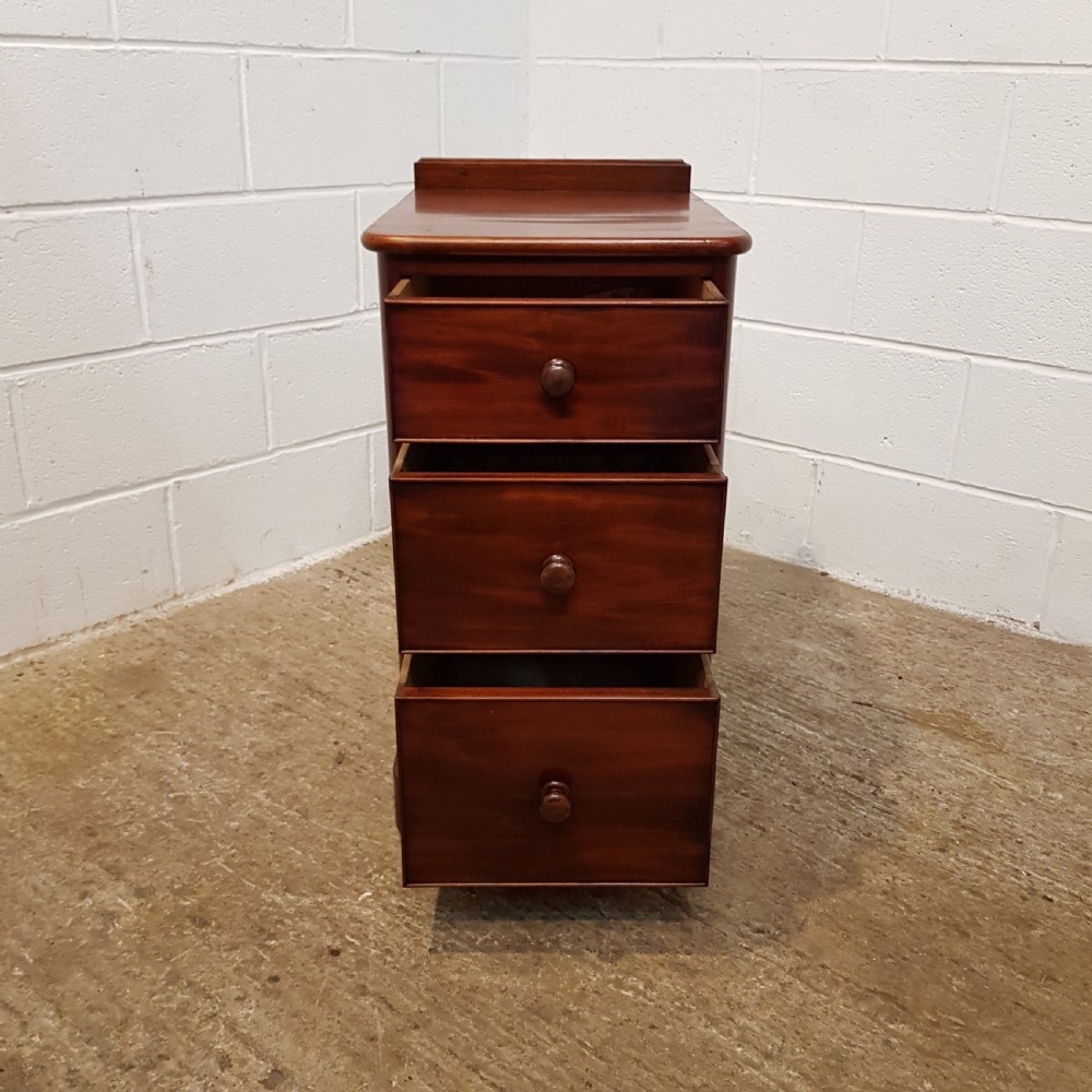 SUPERB PAIR ANTIQUE VICTORIAN MAHOGANY BEDSIDE CHEST OF DRAWERS C1880 View III