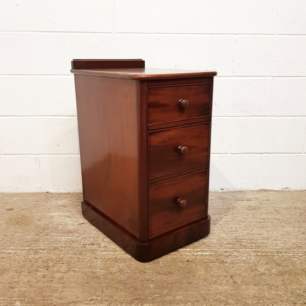 SUPERB PAIR ANTIQUE VICTORIAN MAHOGANY BEDSIDE CHEST OF DRAWERS C1880 View VII
