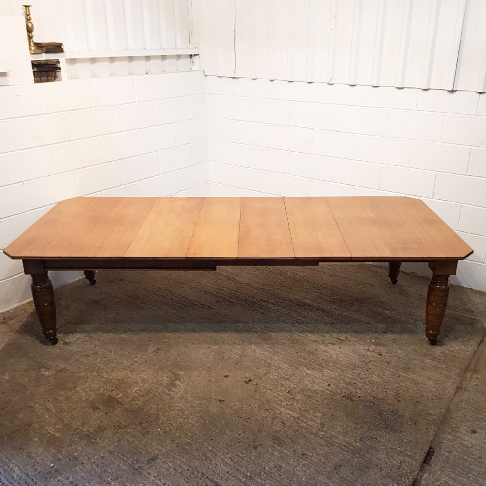 ANTIQUE VICTORIAN LIGHT OAK EXTENDING DINING TABLE SEATS 12 - 14 c1880 View IV