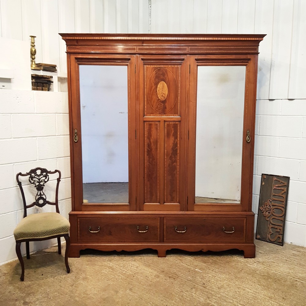 ANTIQUE VICTORIAN WALNUT EXTENDING DINING TABLE C1880 View II