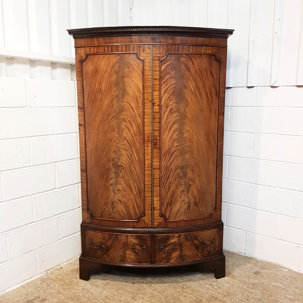 ANTIQUE EDWARDIAN FLAMED MAHOGANY Y BOW FRONT DOUBLE WARDROBE C1900 View II