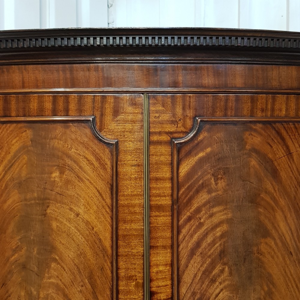 ANTIQUE EDWARDIAN FLAMED MAHOGANY Y BOW FRONT DOUBLE WARDROBE C1900 View III