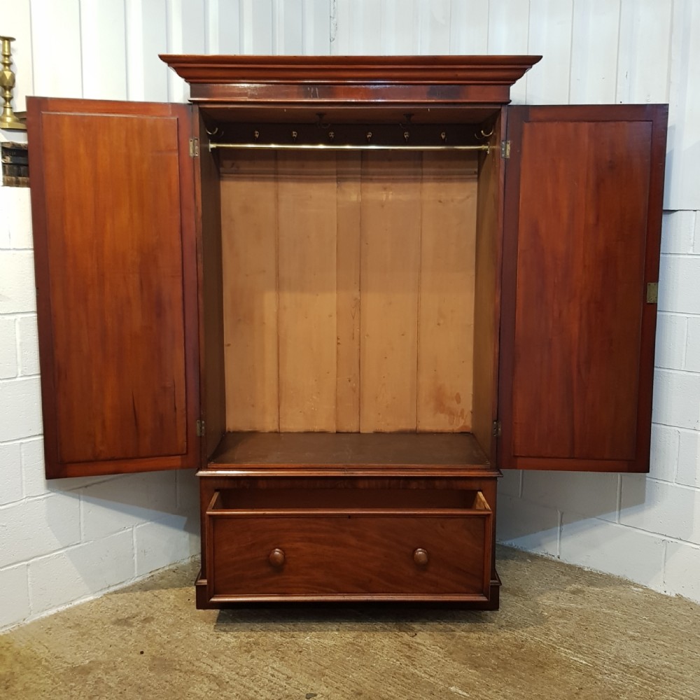 ANTIQUE VICTORIAN MAHOGANY DOUBKE WARDROBE C1880 View III