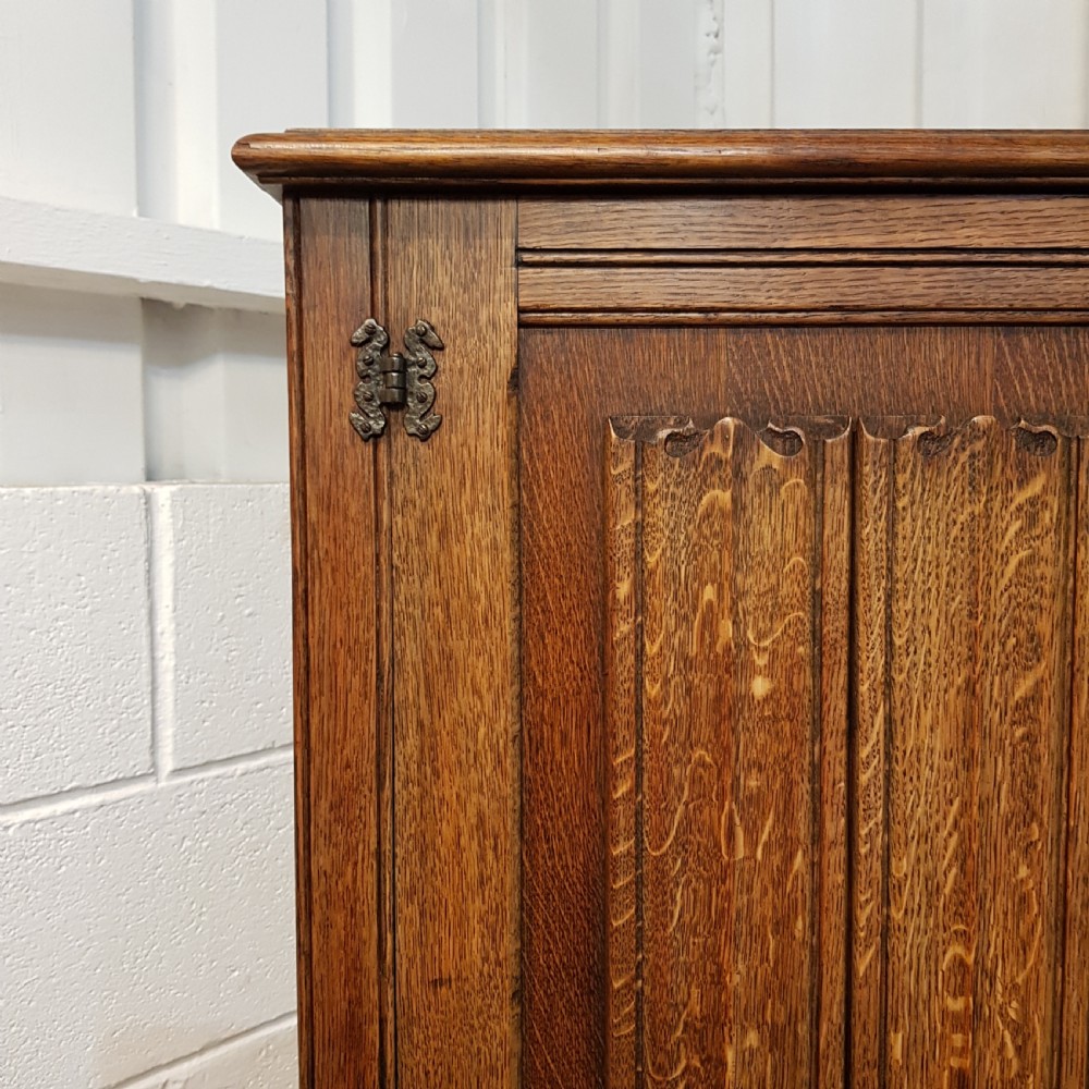 ANTIQUE SMALL LINEN FOLD OAK DOUBLE WARDROBE C1920 View IV