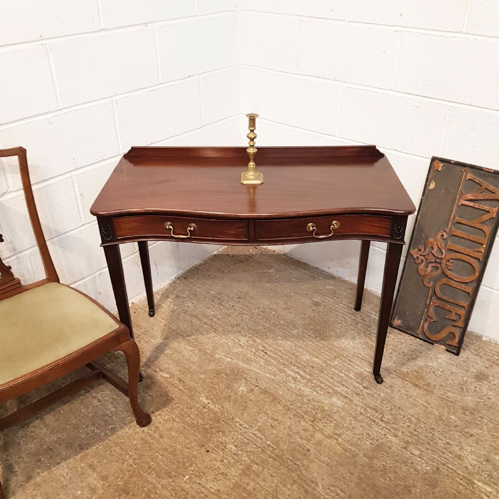 ANTIQUE REGENCY MAHOGANY SERPENTINE SHAPED SIDE TABLE C1820