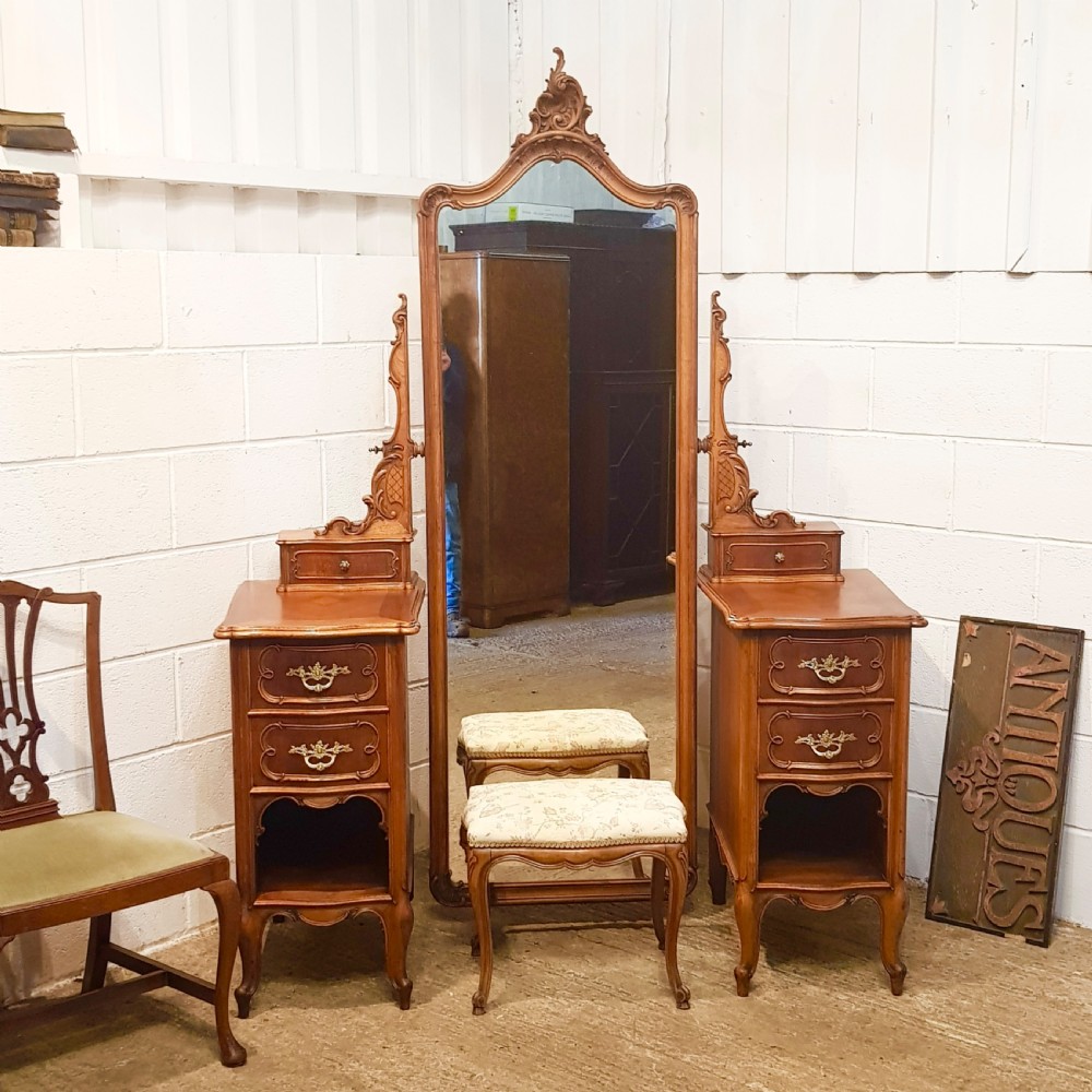 SUPERB ANTIQUE LATE 19TH CENTURY FRENCH WALNUT DRESSING TABLE & STTOOL C1890
