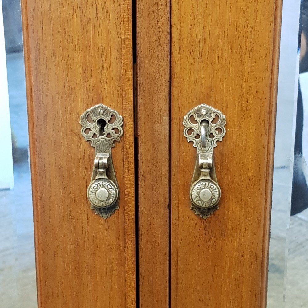 ANTIQUE WALNUT DOUBKE FITTED WARDROBE C1920 View IV