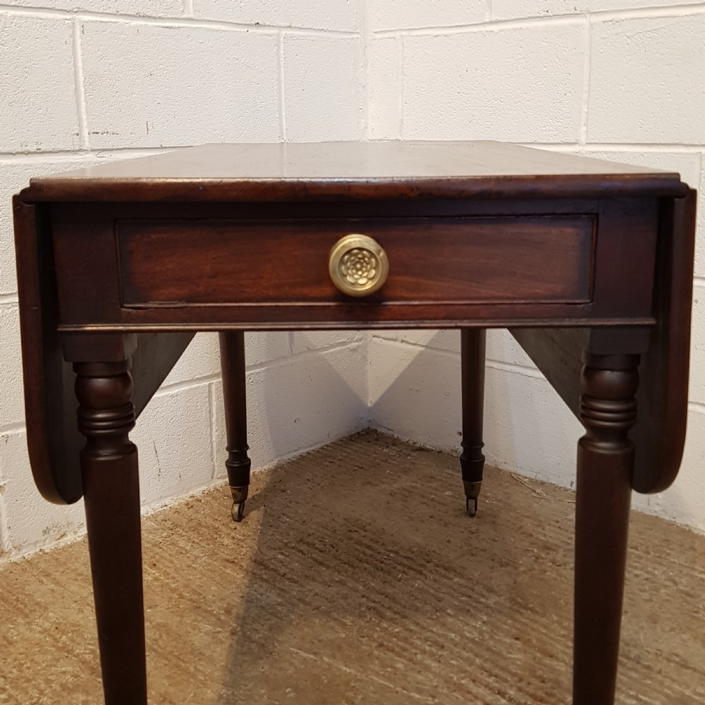 ANTIQUE REGENCY MAHOGANY PEMBROKE TABLE C1820 View V