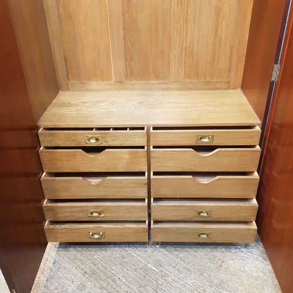 ANTIQUE EDWARDIAN MAHOGANY TRIPLE WARDROBE BY WARING & GILLOWS  C1900 View V