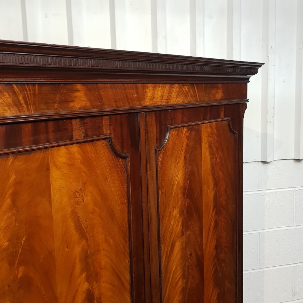ANTIQUE EDWARDIAN MAHOGANY TRIPLE WARDROBE BY WARING & GILLOWS  C1900 View VIII