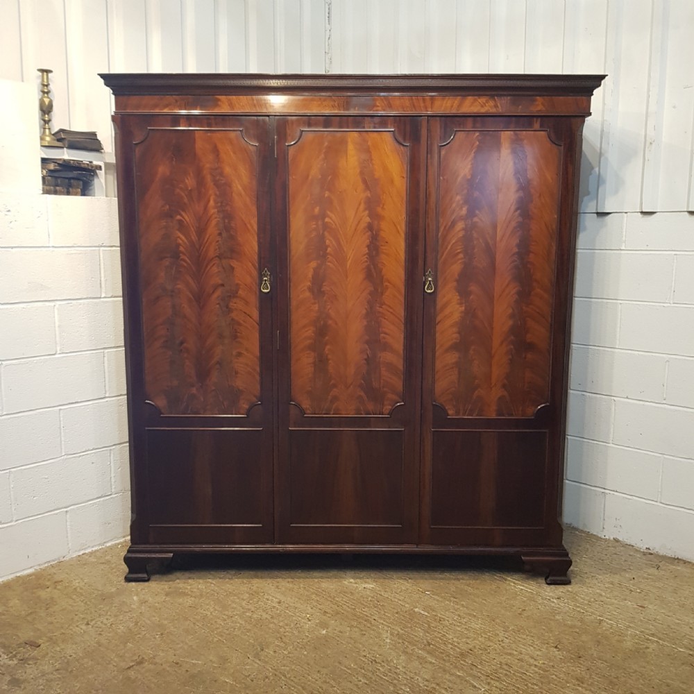 ANTIQUE EDWARDIAN MAHOGANY TRIPLE WARDROBE BY WARING & GILLOWS  C1900 View IX