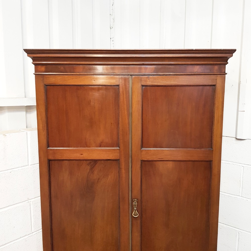ANTIQUE EDWARDIAN TALL. ARROW MAHOGANY WARDROBE C1900 View II