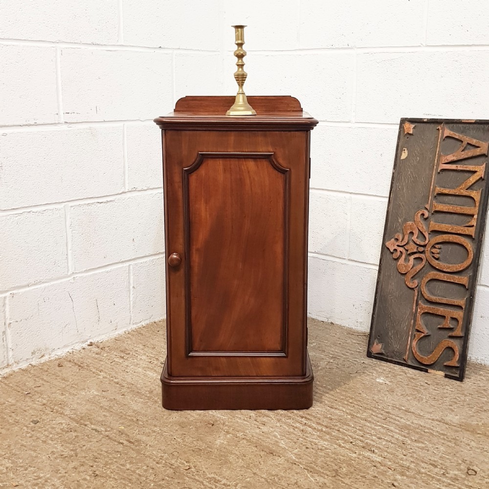 ANTIQUE VICTORIAN MAHOGANY BEDSIDE. ABINET C1880
