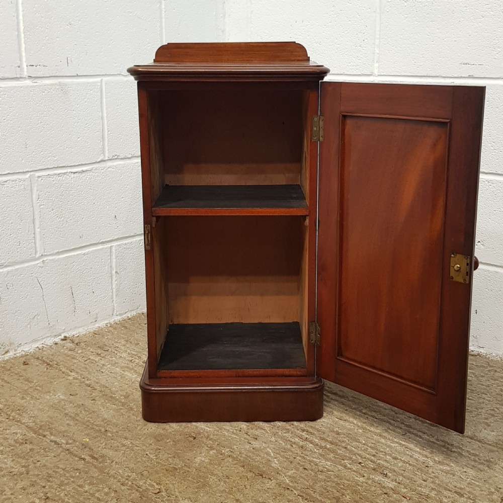 ANTIQUE VICTORIAN MAHOGANY BEDSIDE. ABINET C1880 View II