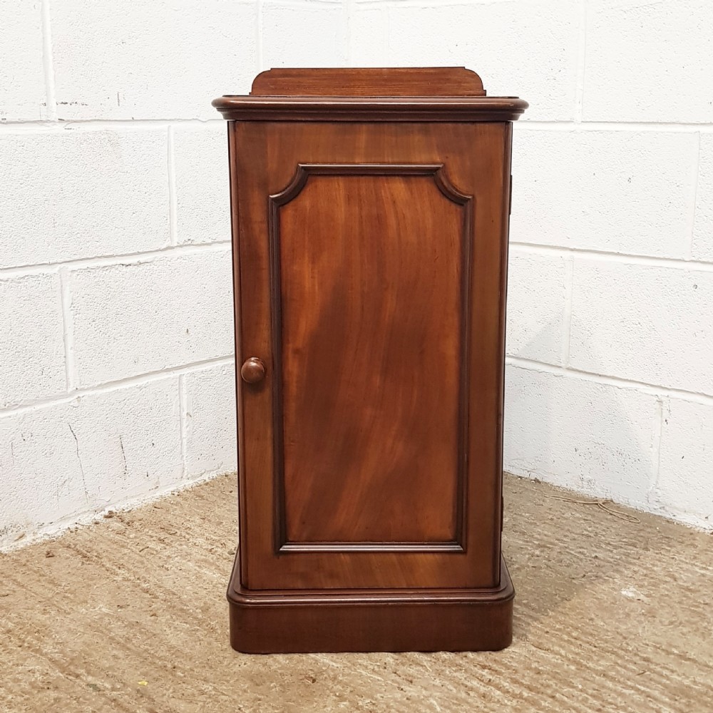 ANTIQUE VICTORIAN MAHOGANY BEDSIDE. ABINET C1880 View III