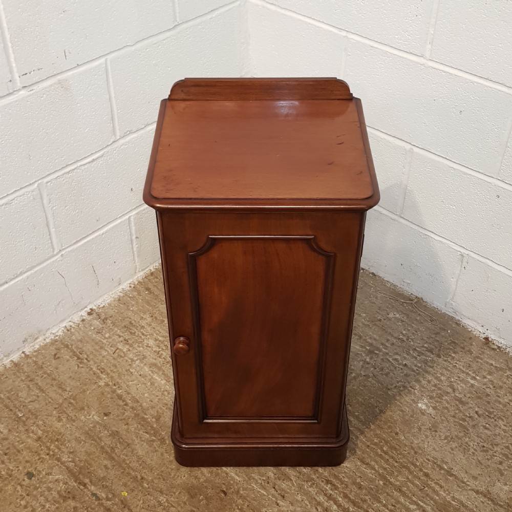 ANTIQUE VICTORIAN MAHOGANY BEDSIDE. ABINET C1880 View IV