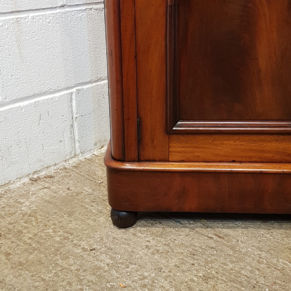 ANTIQUE VICTORIAN MAHOGANY BEDSIDE. ABINET C1880 View VII