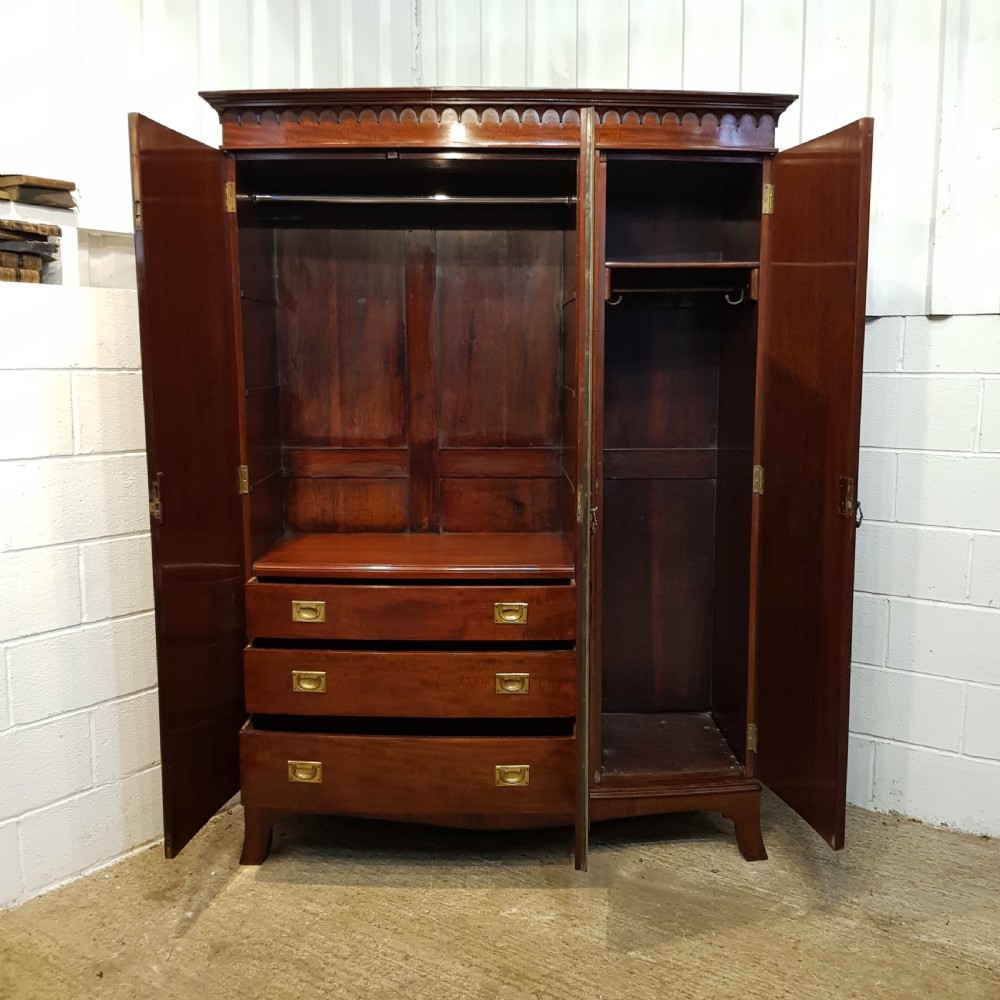 ANTIQUE EDWARDIAN MAHOGANY BOW FRONT TRIPLE WARDROBE C1900  View III