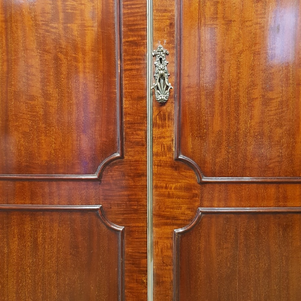 ANTIQUE EDWARDIAN MAHOGANY BOW FRONT TRIPLE WARDROBE C1900  View VI