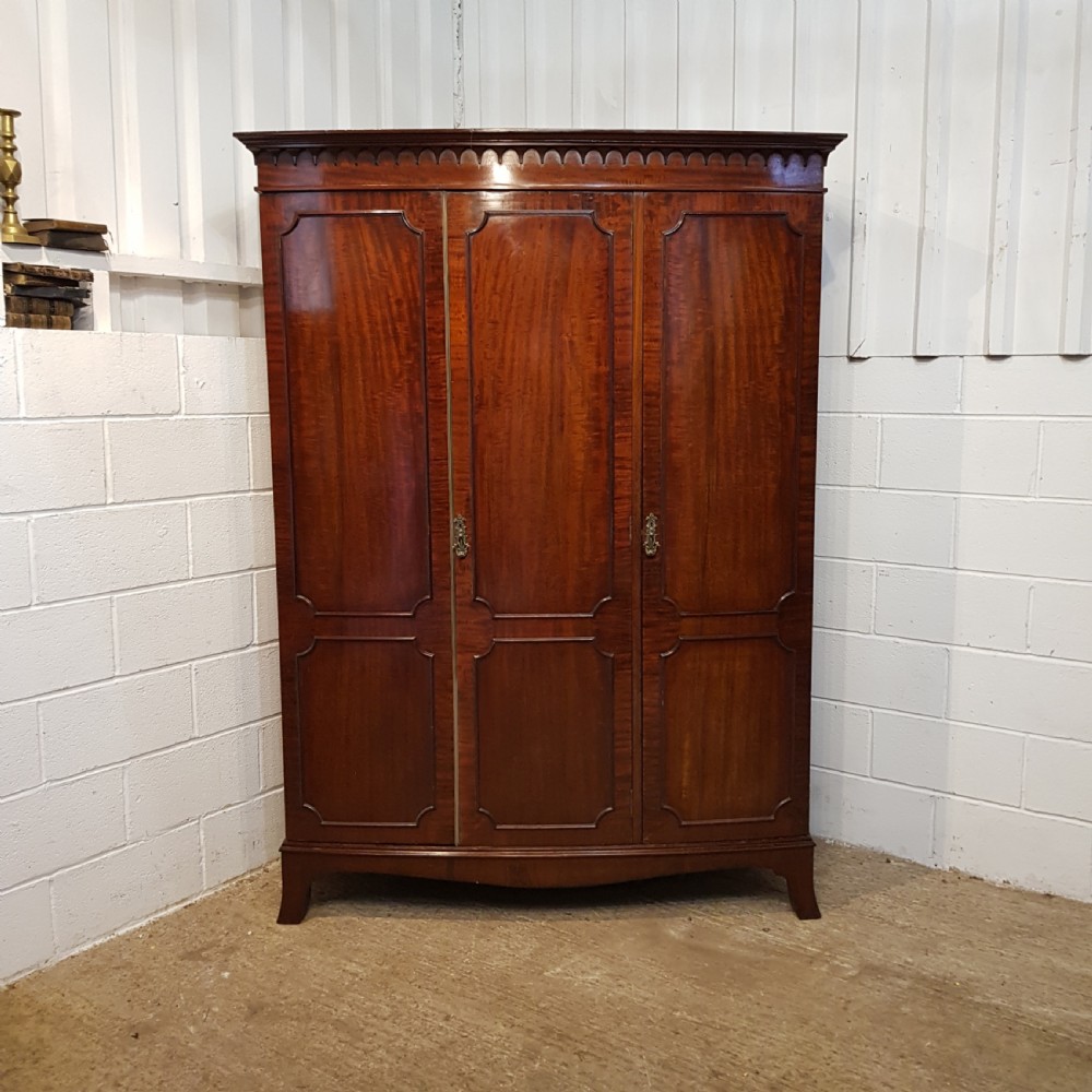ANTIQUE EDWARDIAN MAHOGANY BOW FRONT TRIPLE WARDROBE C1900  View VII