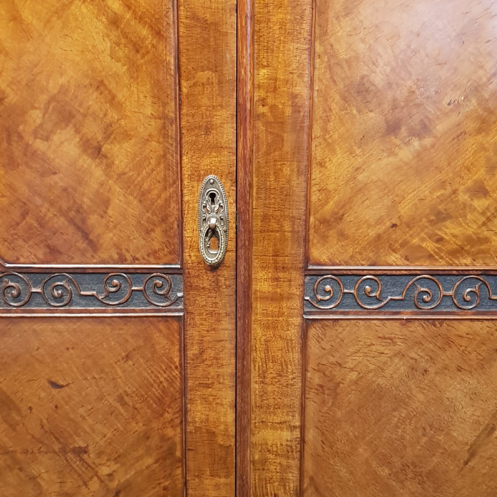 ANTIQUE MAHOGANY TRIPLE WARDROBE C1920 View X