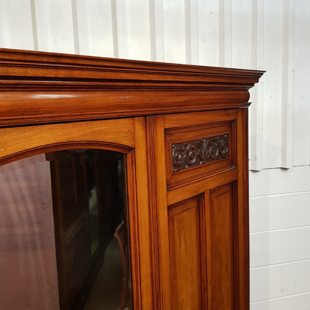 ANTIQUE ART NOUVEAU WALNUT TRIPLE WARDROBE C1890 View III
