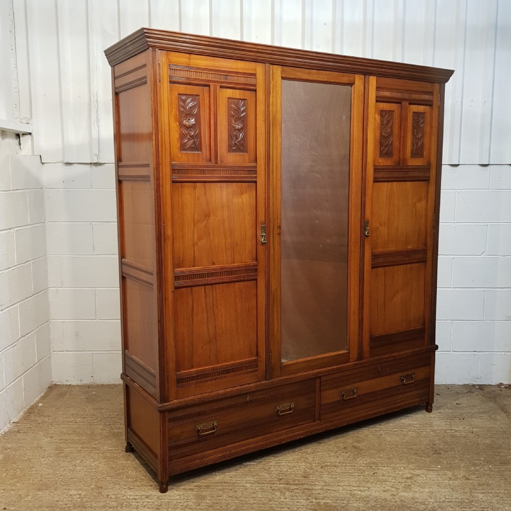 ANTIQUE LATE VICTORIAN WALNUT TRIPLE WARDROBE COMPACTUM  c1890 View III