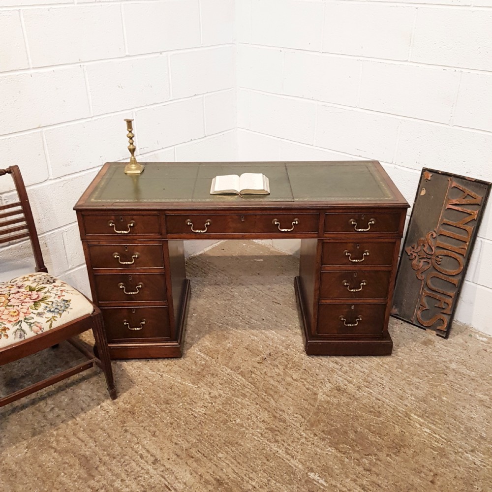 ANTIQUE EDWARDIAN MAHOGANY TWIN PEDESTAL DESK. C1900 