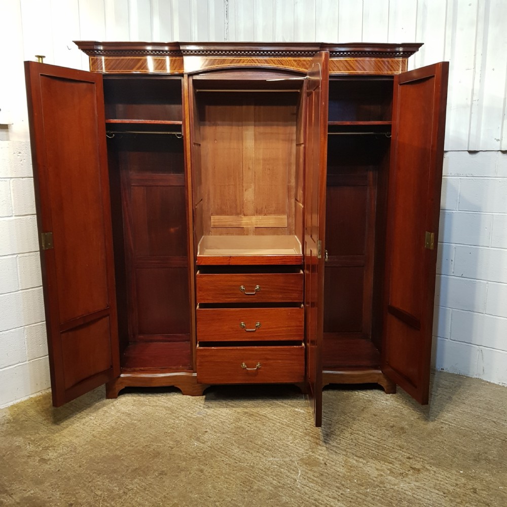 ANTIQUE LATE. VICTORIAN INLAID MAHOGANY BOW FRONT TRIPLE WARDROBE C1890 View VII