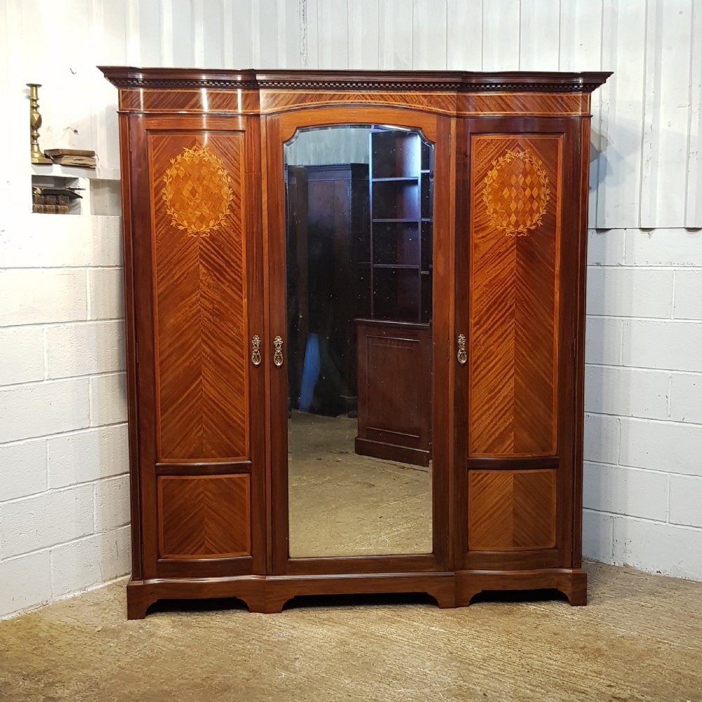 ANTIQUE LATE. VICTORIAN INLAID MAHOGANY BOW FRONT TRIPLE WARDROBE C1890 View VIII