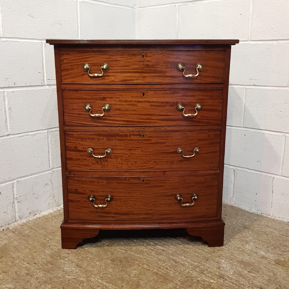 ANTIQUE EDWARDIAN MAHOGANY BOW FRONT SMALL CHEST OF DRAWERS C1900 View II