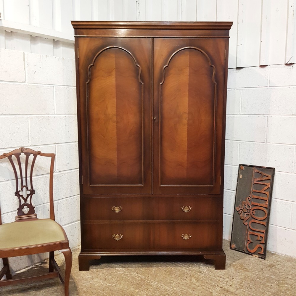 ANTIQUE WALNUY LOW FITTED COMBINATION WARDROBE C920