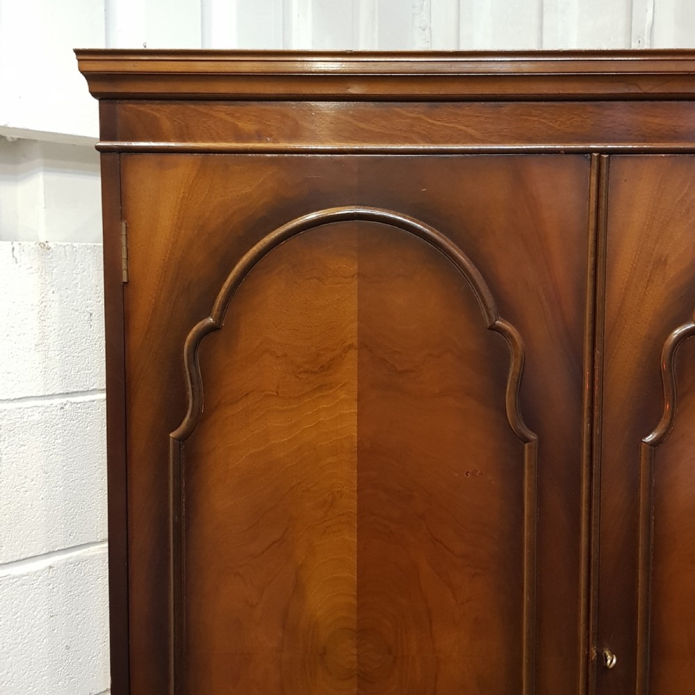 ANTIQUE WALNUY LOW FITTED COMBINATION WARDROBE C920 View IV