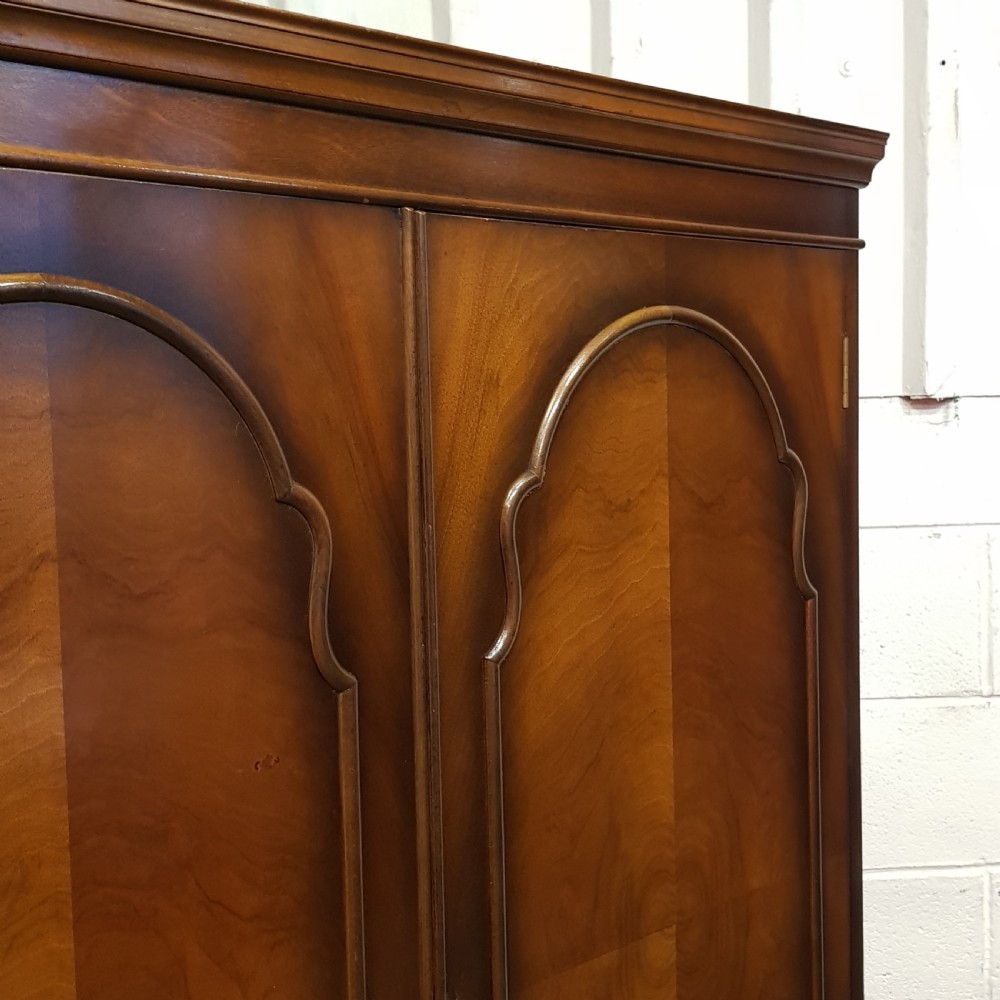 ANTIQUE WALNUY LOW FITTED COMBINATION WARDROBE C920 View V