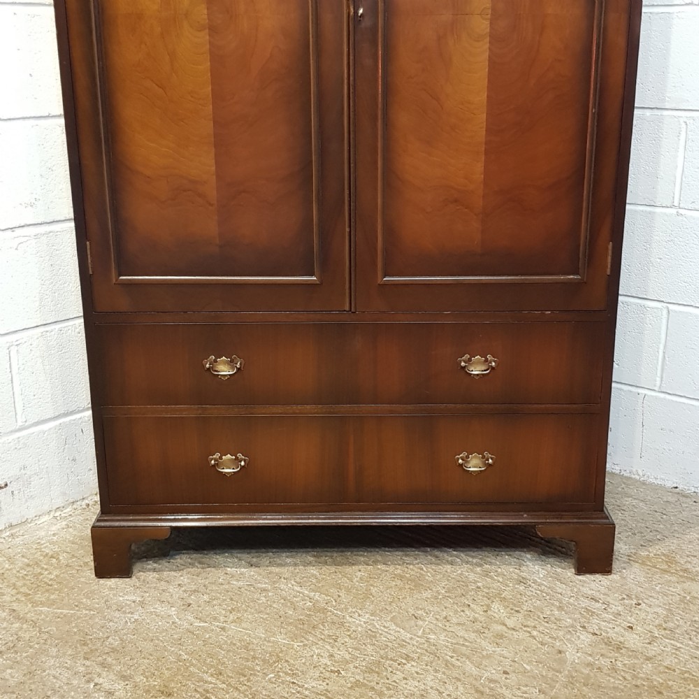 ANTIQUE WALNUY LOW FITTED COMBINATION WARDROBE C920 View VI